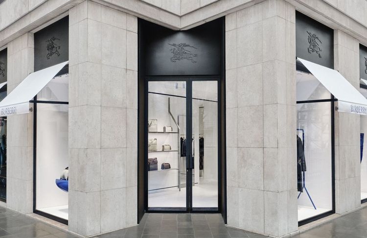 Le best of mode de la semaine : une adresse qui buzze pour Burberry