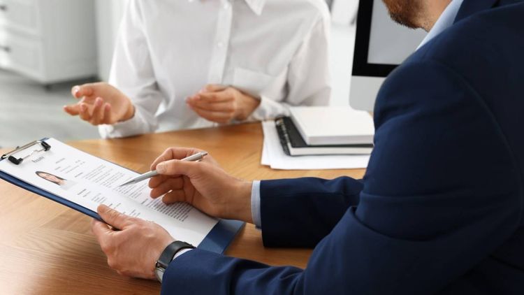 Salaire : les femmes sont beaucoup moins à l'aise pour négocier une augmentation