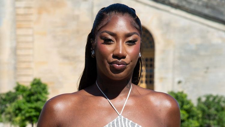 Aya Nakamura infidèle et au lit avec “Damso, Niska, RK, Balotelli, Turam…”, son ex-compagnon balance tout