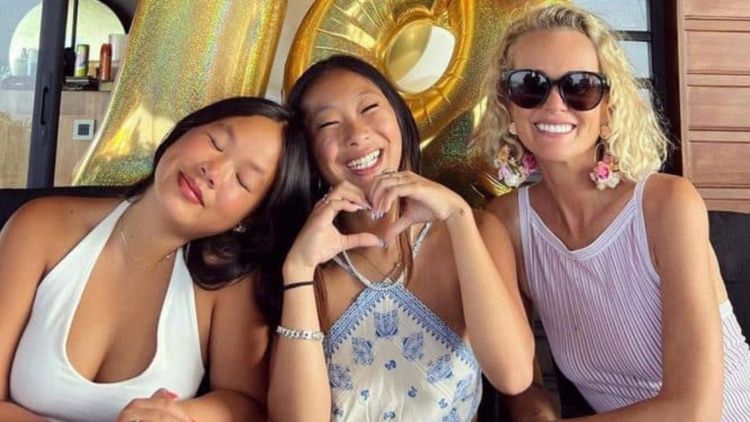 "On dirait des actrices de films pour adultes" : les photos à la plage de Jade et Joy Hallyday choquent et sont violemment critiquées !