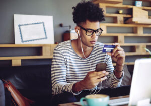 Que faire si mon ado veut une carte bancaire ?