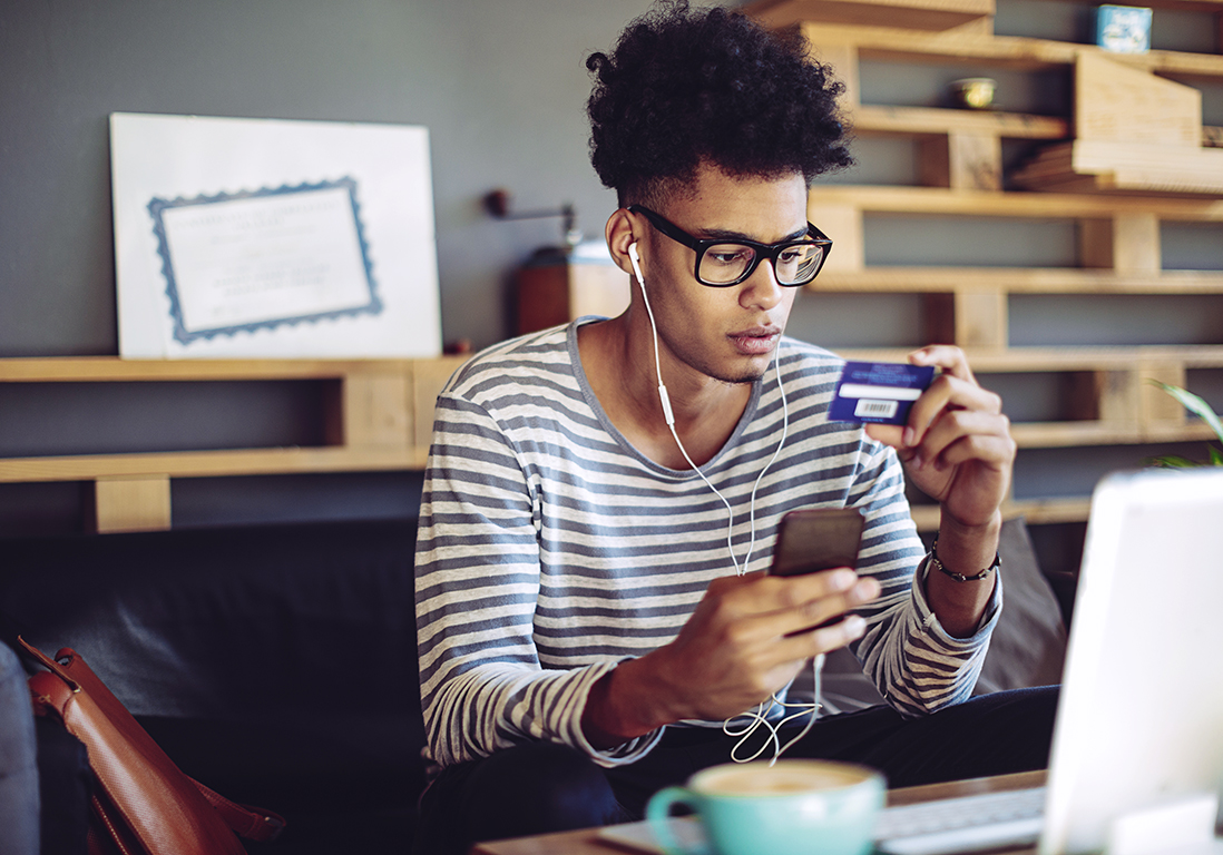 Que faire si mon ado veut une carte bancaire ?