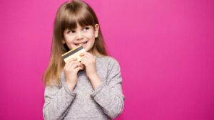 Argent : votre enfant (mineur) a-t-il le droit de faire un achat tout seul ?