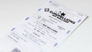 EuroMillions : 240 millions d’euros à gagner vendredi, faut-il jouer un Flash ou choisir ses numéros ?
