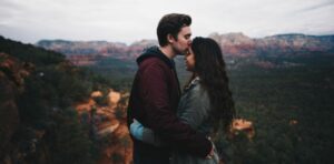 Le couple reste une norme sociale solide en France
