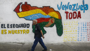 Or noir et souveraineté: le Venezuela renforce ses troupes à la frontière du Guyana