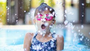 Les maîtres-nageurs poussent-ils encore les enfants à l’eau pour leur apprendre à nager?