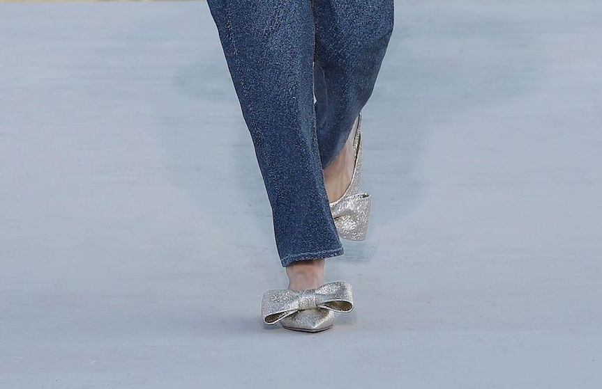 Oubliez les talons à bouts pointus et les slingbacks, voici les chaussures de fête que l’on portera toutes en décembre
