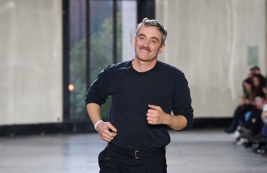 Après avoir ressusciter la maison Patou il y a sept ans, Guillaume Henry tire sa révérence