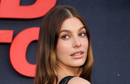 Cette coupe hybride donne l’illusion d’un carré… sans couper ses longueurs