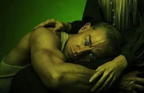 « Monstres » : Ed Gein déjà glaçant dans la première bande-annonce de la saison 3