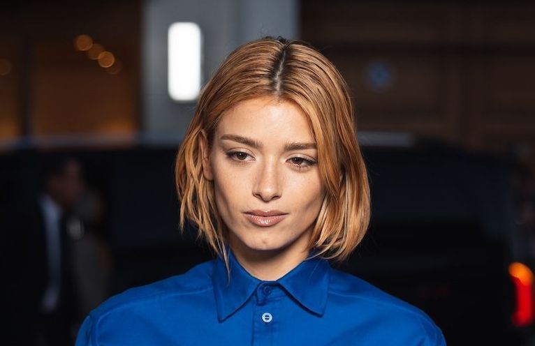 Qu’est-ce que le blond miel épicé, cette coloration dont tout le monde parle cet automne ?