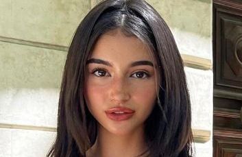 Qu’est-ce que la Charlotte cut, la nouvelle coupe de cheveux en vogue ?