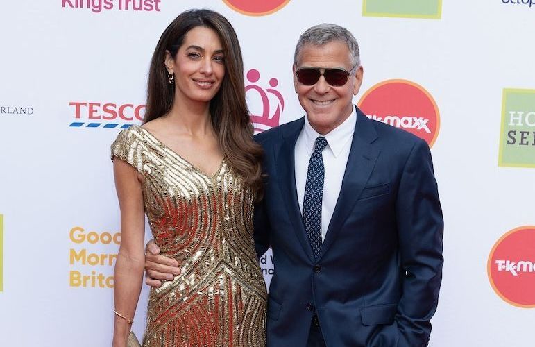 À Londres, Amal Clooney fait renaître le glamour hollywoodien dans une robe à paillettes vintage