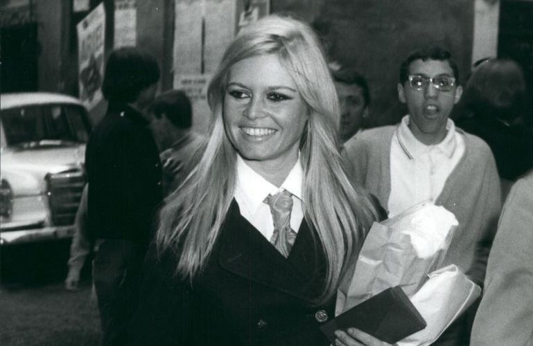 De Dior à Saint Laurent : les créateurs que Brigitte Bardot a inspirés