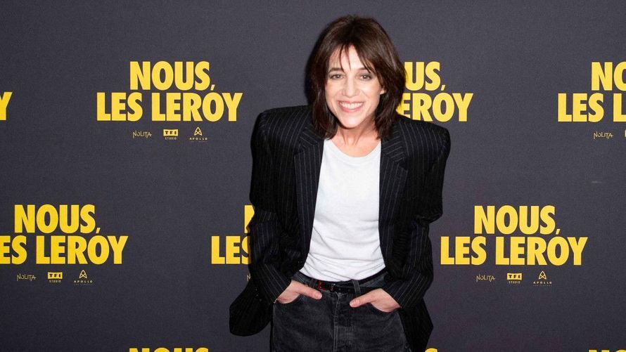 Charlotte Gainsbourg surprend "à genoux" : l’actrice s’est mise dans une position inconfortable avec Yvan Attal avant de tout annuler