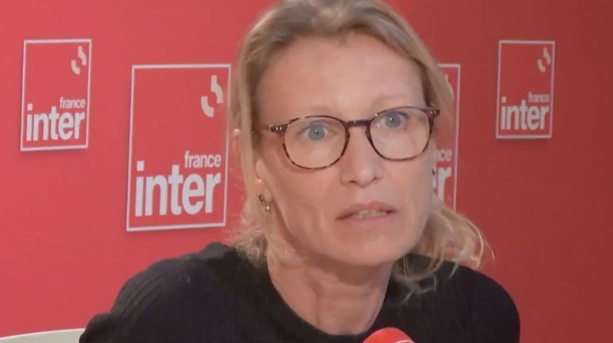 "Son passeport épais comme un dictionnaire", Alexandra Lamy méchamment taclée après son passage chez Léa Salamé
