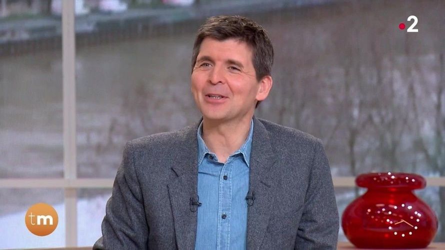 Ben Attal : le petit-fils de Serge Gainsbourg de la même famille que Gabriel Attal ? L’énorme boulette de Thomas Sotto