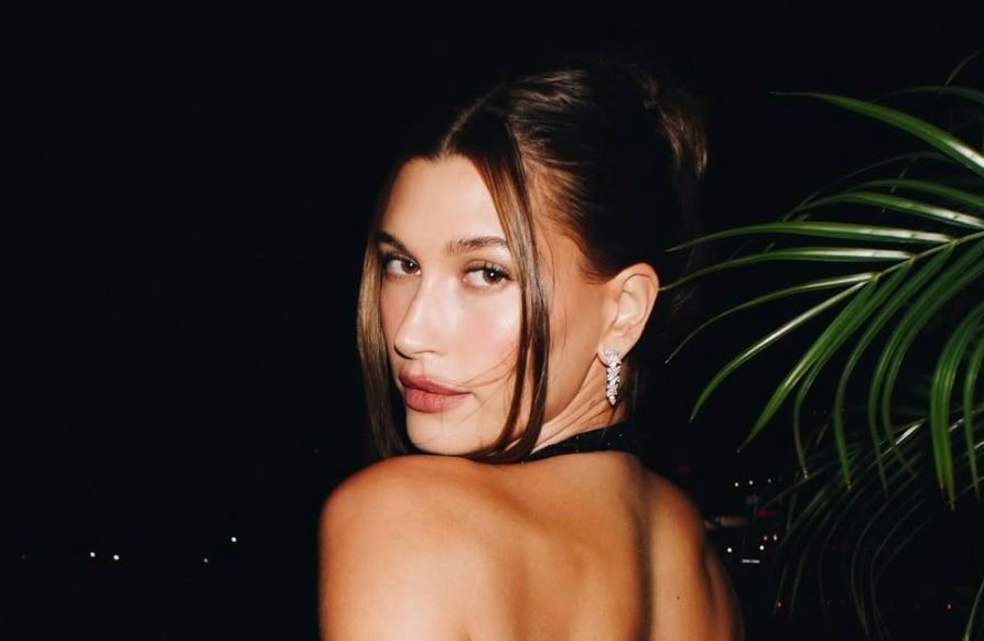 Hailey Bieber dit adieu à ses longueurs et signe pour un carré aux épaules désirable