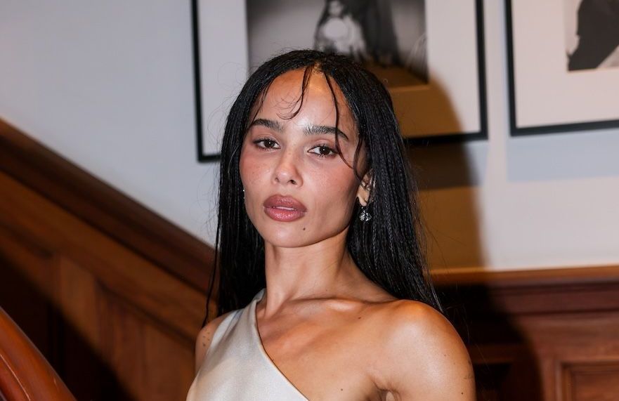 Avec une impressionnante bague à l’annulaire, Zoë Kravitz relance les rumeurs de fiançailles avec Harry Styles