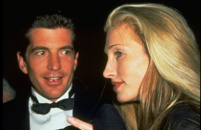 L’histoire fascinante de la bague de fiançailles de Carolyn Bessette-Kennedy qui a brisé tous les codes