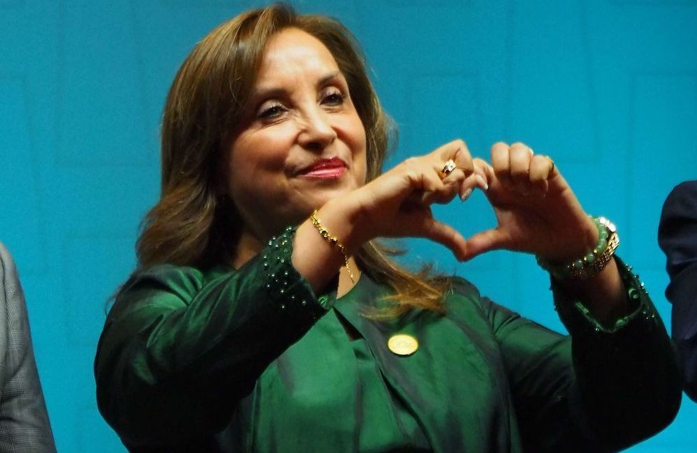 Pérou : la présidente Dina Boluarte menacée de destitution après une rhinoplastie secrète