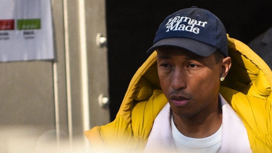 Pharrell Williams se prend un énorme vent de la part de Shawn Mendes à Paris : la vidéo fait un énorme buzz