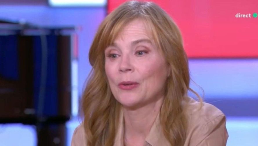 "Je ne voulais plus vivre" : Isabelle Carré se confie dans "C à vous" sur une période sombre de sa vie