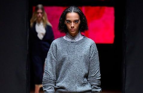 Les vêtements froissés, une tendance qui donne de l'allure