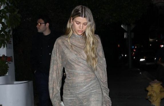 Sofia Richie remet au goût du jour ce combo mode controversé