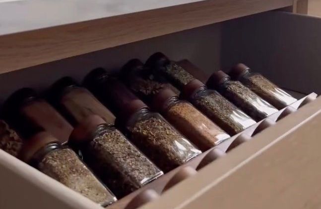 IKEA Hack : comment ranger ses épices dans le tiroir de la cuisine
