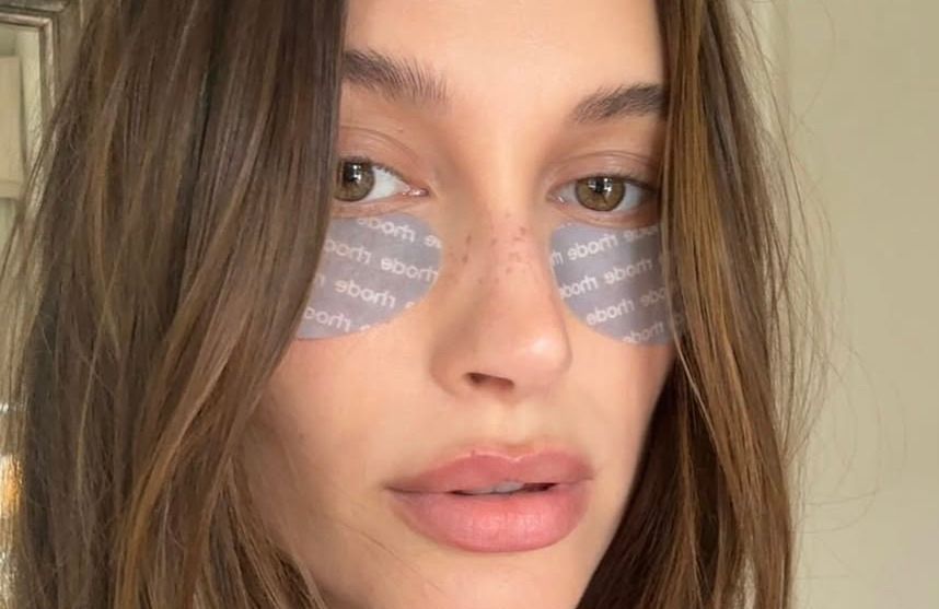 Après la coque de téléphone pour le gloss, Hailey Bieber dévoile un produit mêlant l'utile à l'agréable