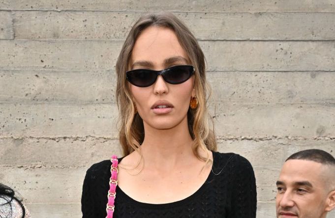 Lily-Rose Depp : ses 3 façons de porter les mules à talons