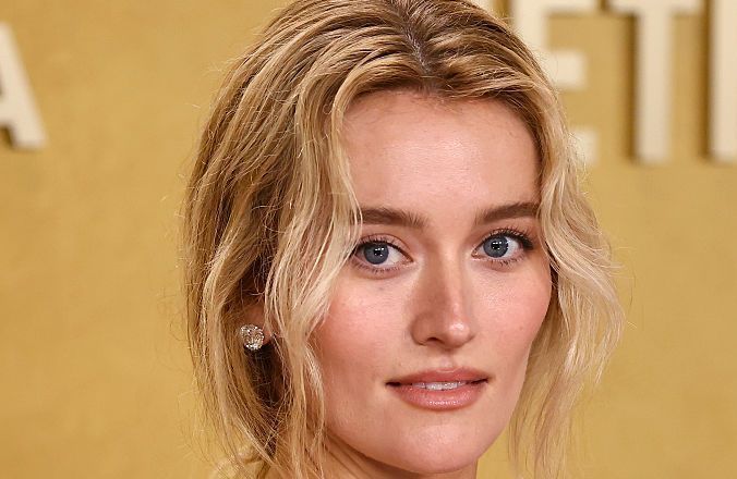Sarah Pidgeon (« Love Story ») adopte le maquillage à copier ce printemps