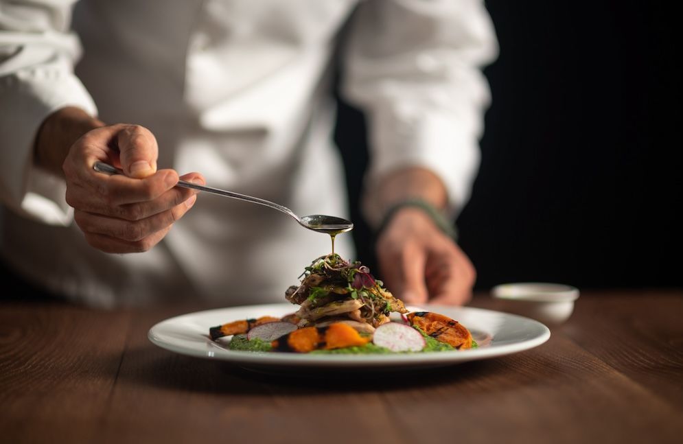 Violences en cuisine : une commission d’enquête demandée par un député