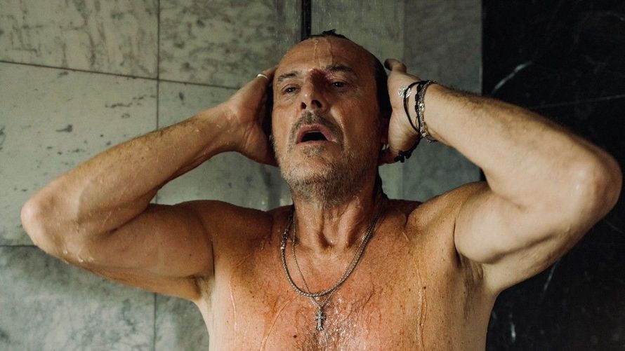 "La température monte", Jean-Luc Reichmann dans un moment intime, le corps de l’animateur exhibé