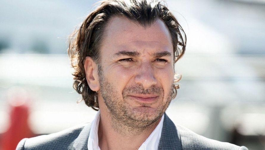"On s’en fout complètement", "Défoncer les restos du cœur", "trop kitsch", Michael Youn s’emporte au sujet des Enfoirés