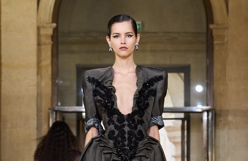 Le « Vampcore » : quand la mode succombe à nouveau au charme du vampirique