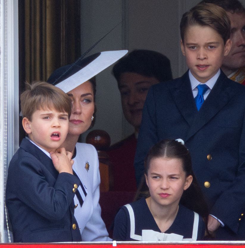 Prince Louis (encore) agité sur le balcon de Buckingham, Kate Middleton amusée