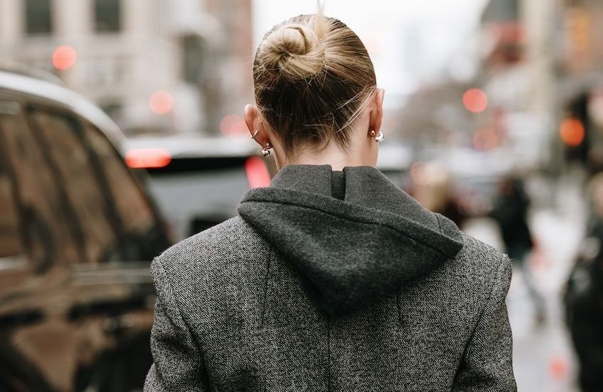 Ces 6 couleurs de vêtements peuvent envoyer un message de manque de confiance en soi selon les psychologues