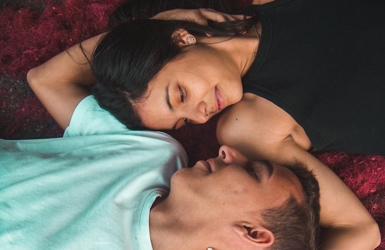 Un prêt immobilier plutôt que du sexe : un sondage replace les priorités de la Gen Z