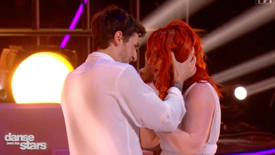 "Danse avec les stars" : Adeline Toniutti évoque son ex violent à travers sa prestation, tout le plateau en larmes