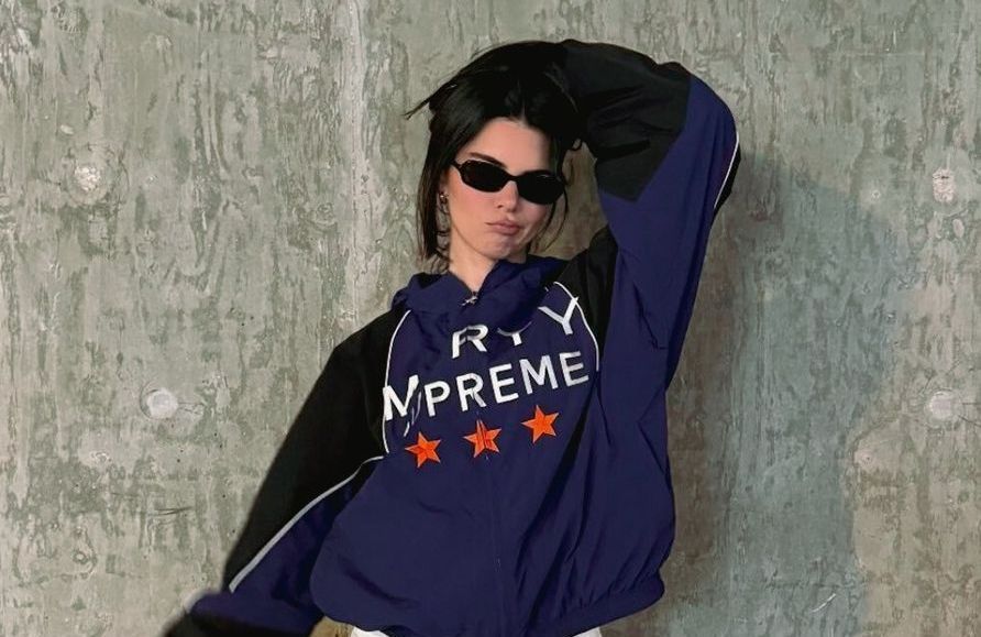 En veste à message, Kendall Jenner affiche son soutien à Timothée Chalamet : quand la mode devient la nouvelle arme promotionnelle du cinéma