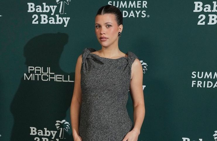 Robe sirène et look minimaliste : Sofia Richie Grainge, nouvelle muse du « less is more » selon The Row