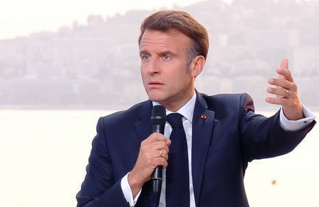 « Ces débats méritent mieux » : Emmanuel Macron et Hugo Clément s’écharpent sur la fast-fashion
