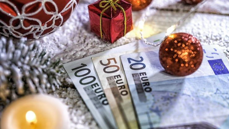 Fêtes de fin d'année : 3 solutions pour faire un cadeau à un salarié à domicile