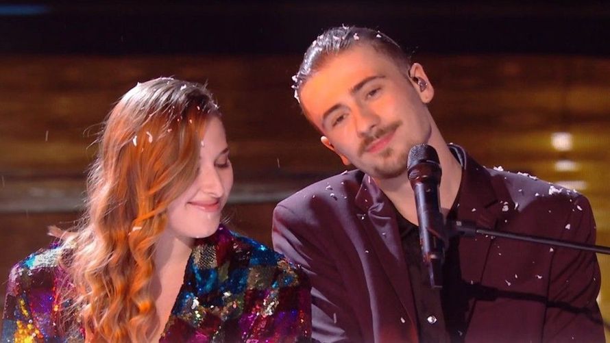 Pierre et Héléna ("Star Academy") : leur rituel de tournée ? Un vrai bisou... les fans en folie