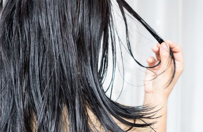 « Avoir les cheveux propres pendant des jours est l’un des 5 signes de vieillissement » : ce qu’une pharmacienne révèle sur la santé de nos cheveux