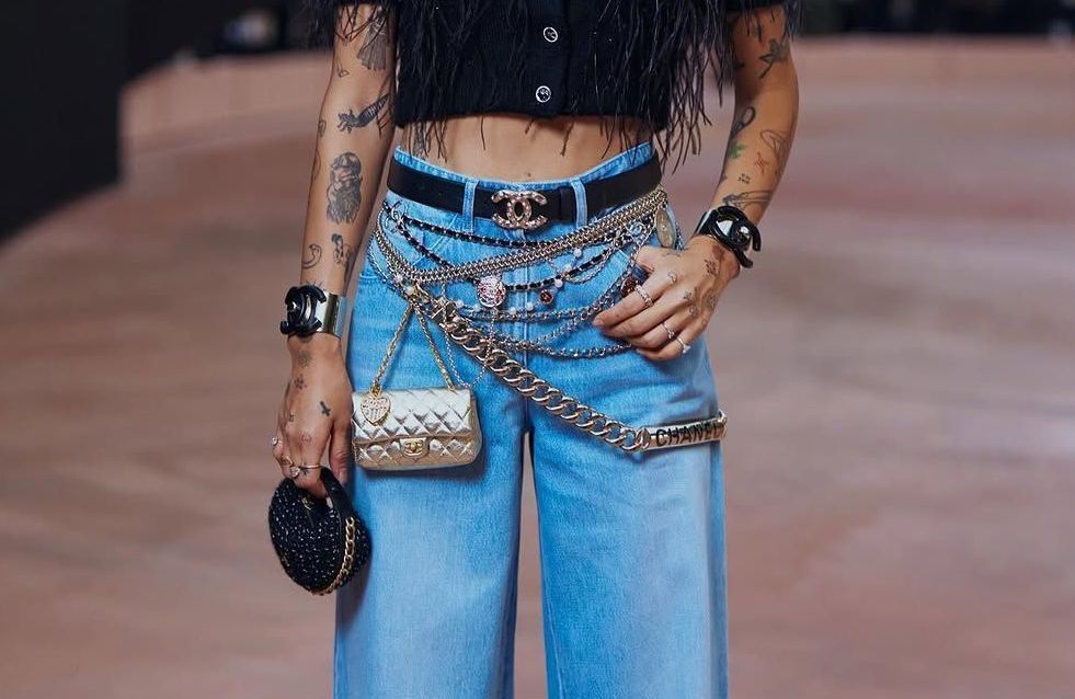 Repérée sur les réseaux sociaux, cette tendance bijou va rehausser vos jeans ce printemps