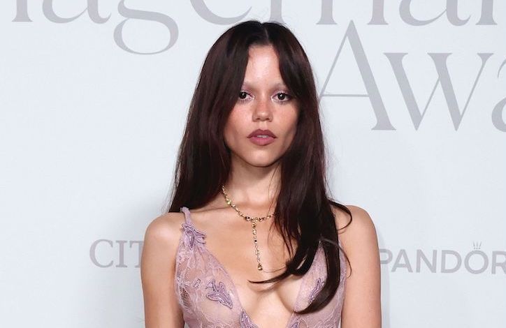 Minimaliste et sensuel : ce collier iconique des 90’s s’invite à nouveau sur nos décolletés
